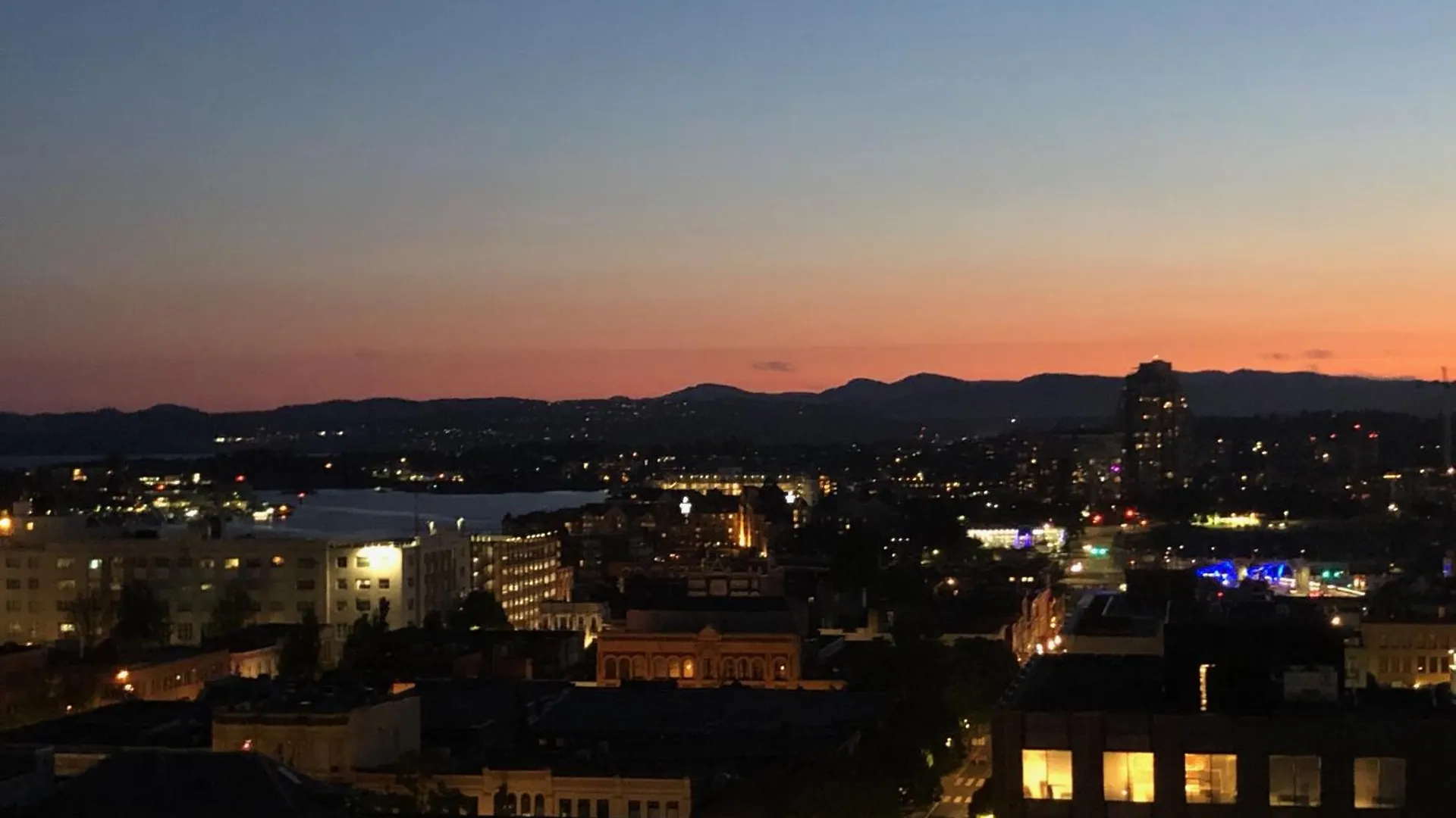 Victoria'S Sea-Cret-Stunning Olympic And Inner Harbour Views From 450 Sq Ft Balcony 0*, Victoria Canada