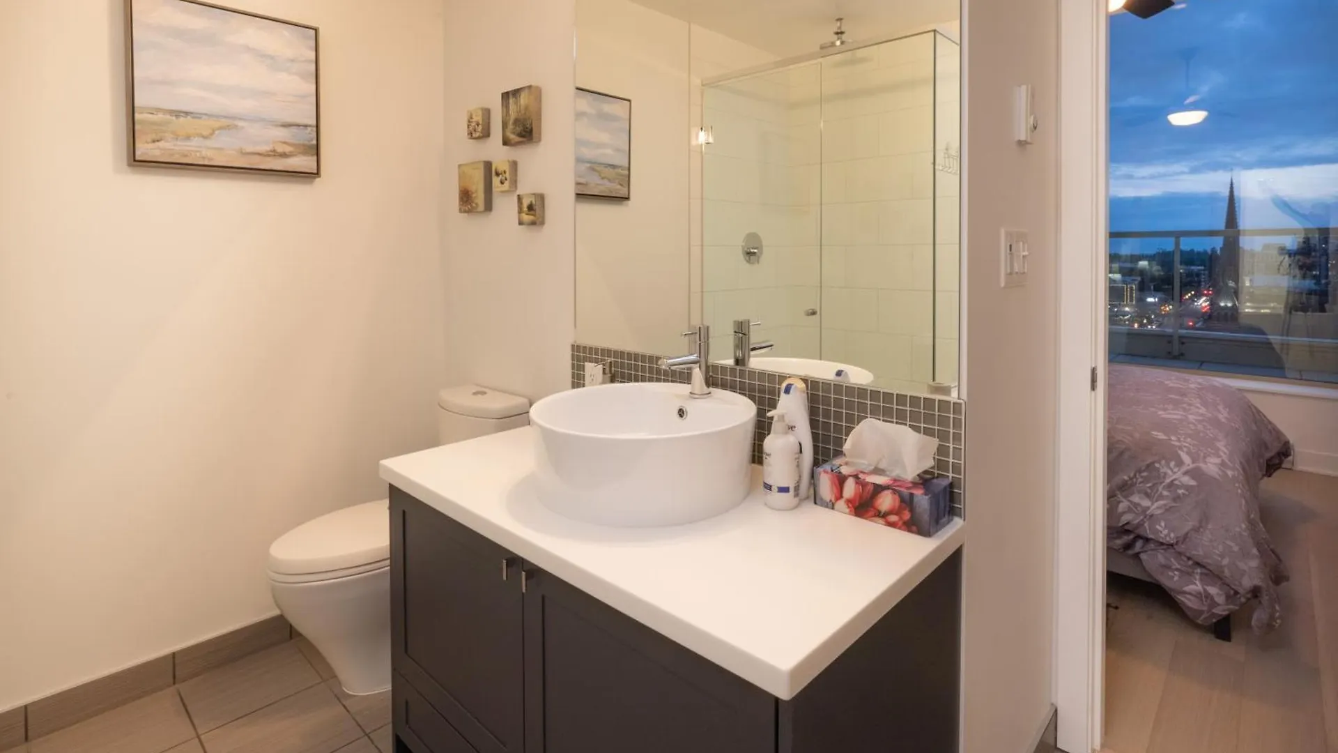 Apartment Victoria'S Sea-Cret-Stunning Olympic And Inner Harbour Views From 450 Sq Ft Balcony