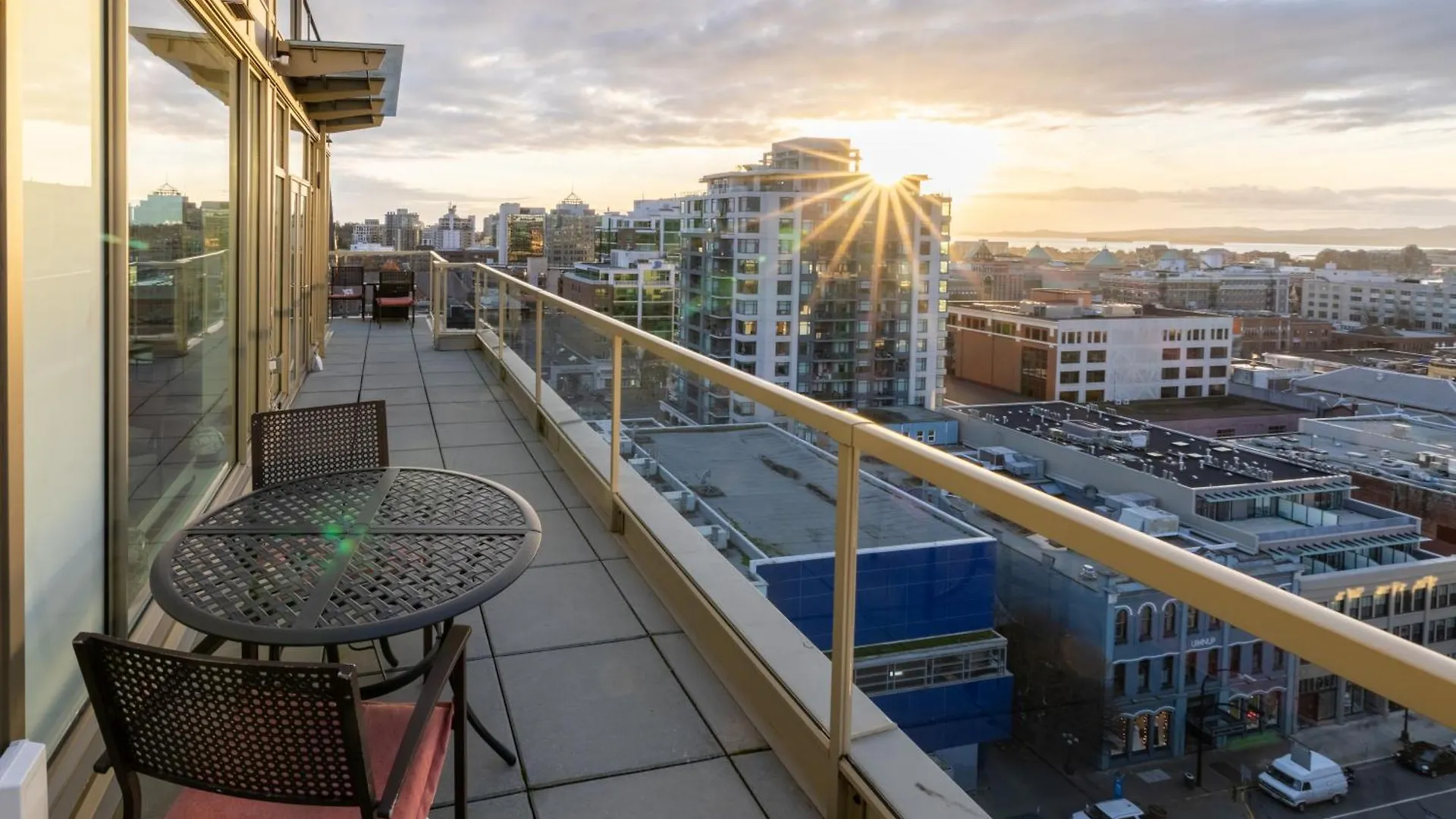 Victoria'S Sea-Cret-Stunning Olympic And Inner Harbour Views From 450 Sq Ft Balcony Apartment