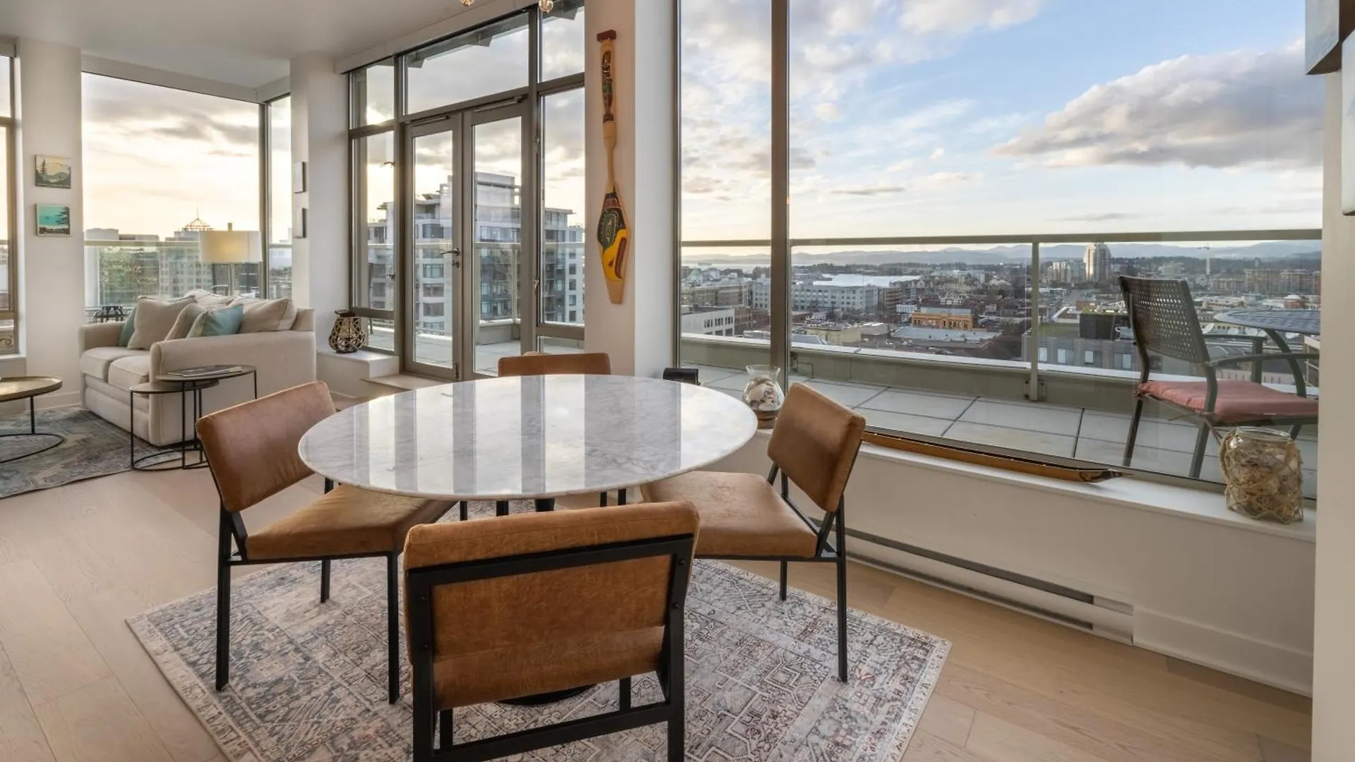Apartment Victoria'S Sea-Cret-Stunning Olympic And Inner Harbour Views From 450 Sq Ft Balcony