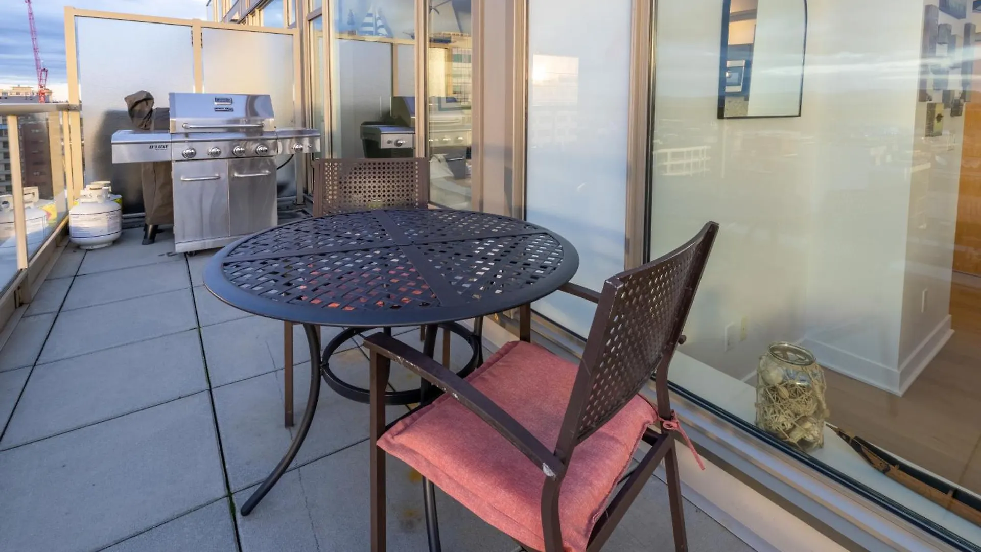 Victoria'S Sea-Cret-Stunning Olympic And Inner Harbour Views From 450 Sq Ft Balcony Canada