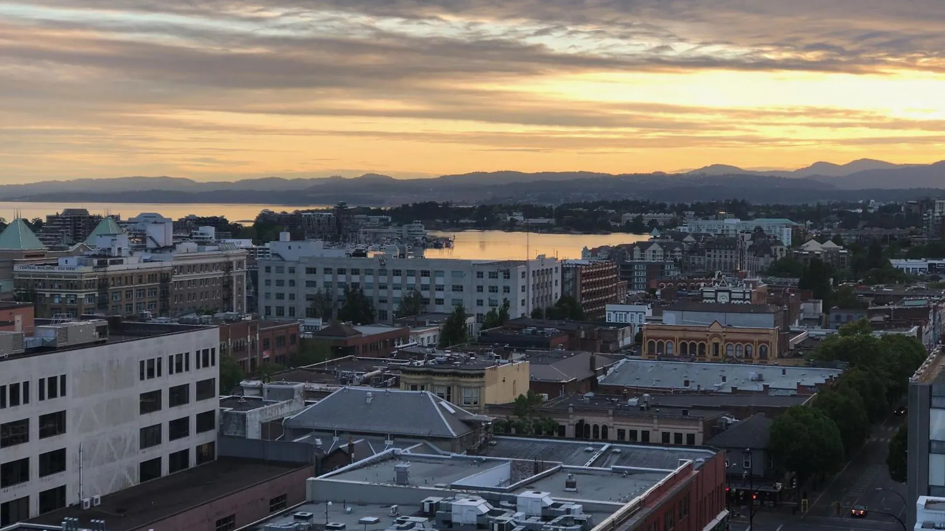 Victoria'S Sea-Cret-Stunning Olympic And Inner Harbour Views From 450 Sq Ft Balcony Apartment Victoria