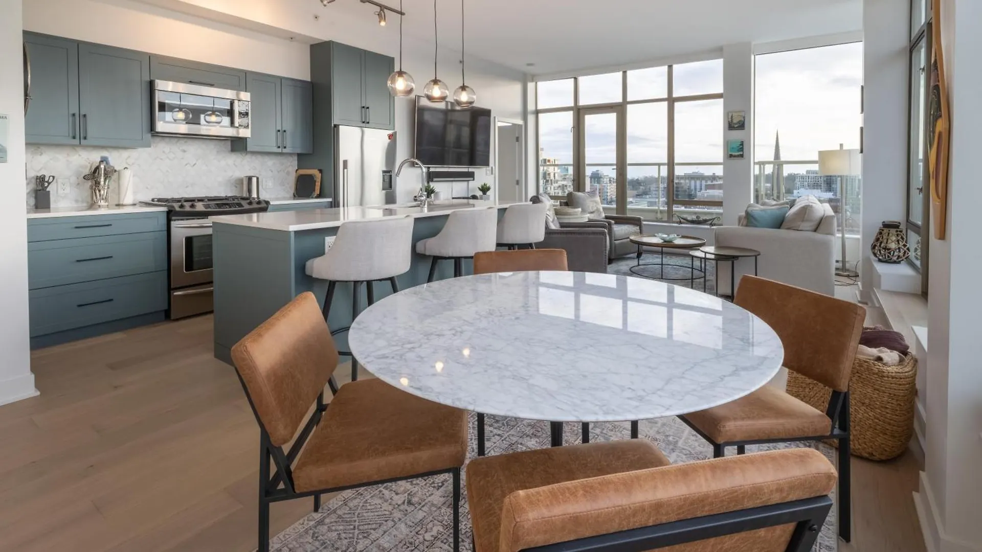 Apartment Victoria'S Sea-Cret-Stunning Olympic And Inner Harbour Views From 450 Sq Ft Balcony