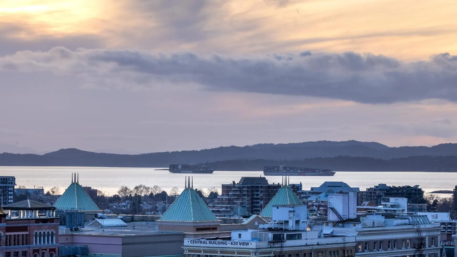 Victoria'S Sea-Cret-Stunning Olympic And Inner Harbour Views From 450 Sq Ft Balcony 아파트 빅토리아