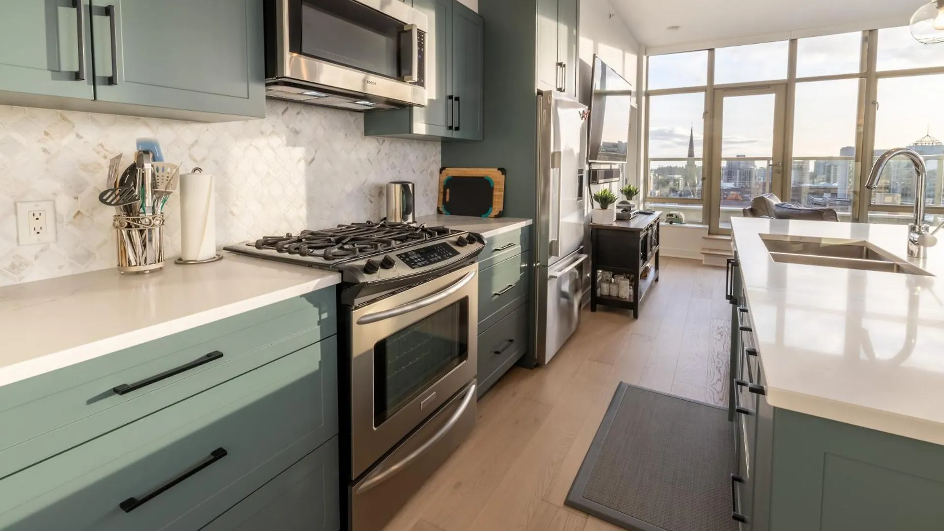 Victoria'S Sea-Cret-Stunning Olympic And Inner Harbour Views From 450 Sq Ft Balcony